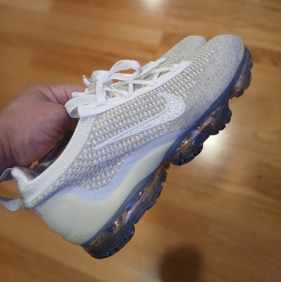 Nike Air VaporMax 2021 FlyknitAthletic/Lifestyle Shoes Size 8 for Women - Picture 1 of 13
